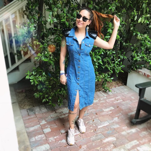 Pitty escolheu um vestido jeans para o Coachella (Foto: Instagram/Reprodução)